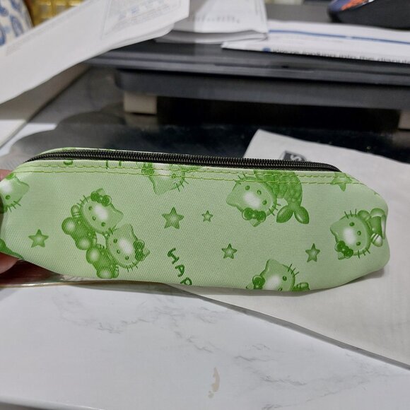 Small Thin Waterproof Material Happy Hello Kitty Lipstick Organizer Bag - Picture 6 of 9